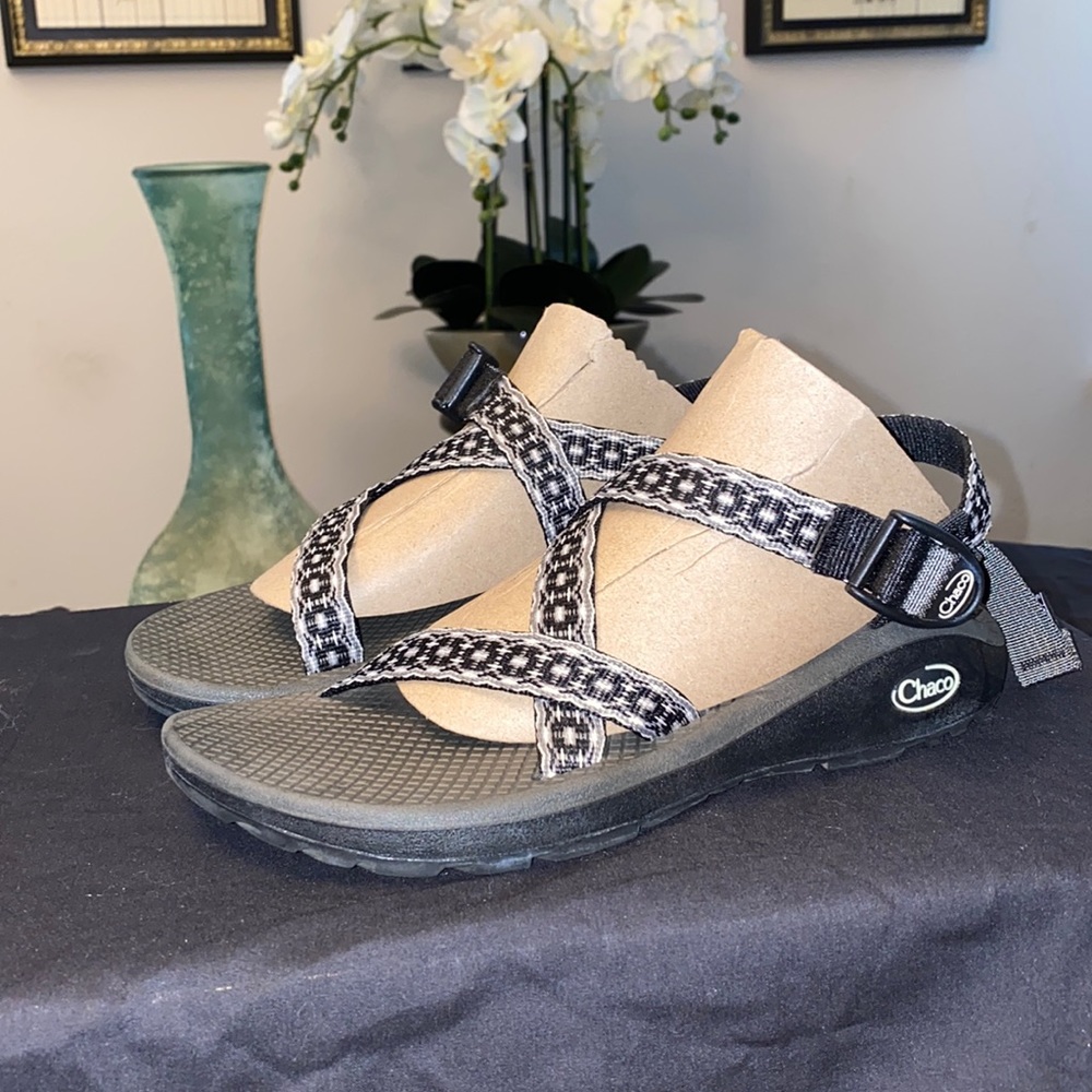 Chaco- Black & Green Fabric Strapped Adjustable Sandals Size 8